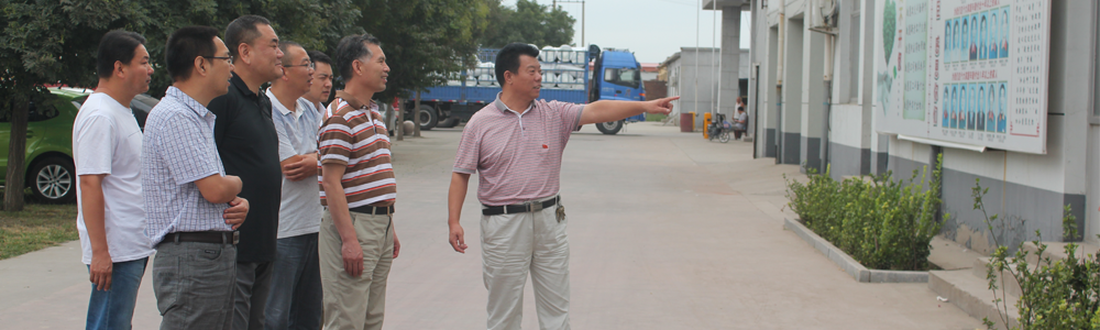 多家?guī)r棉企業(yè)負(fù)責(zé)人到場參與座談會(huì)