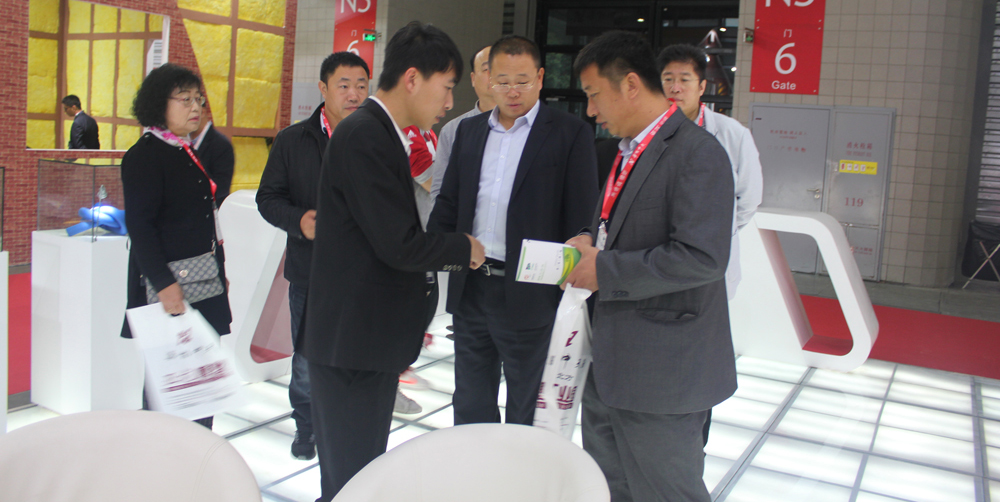 華能中天展位現(xiàn)場(chǎng)咨詢火爆