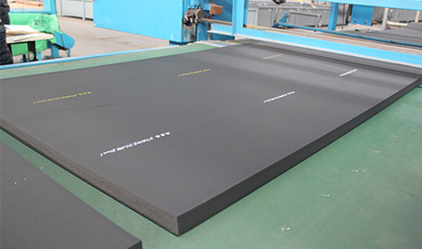 V0級(jí)橡塑保溫板的特點(diǎn)